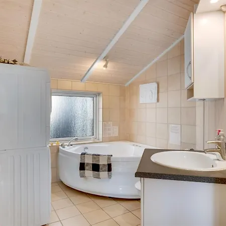 Holiday home Nashota - 600m From The Sea By Interhome Boto By